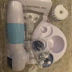 Avon Facial Spa Kit - brand new NWT